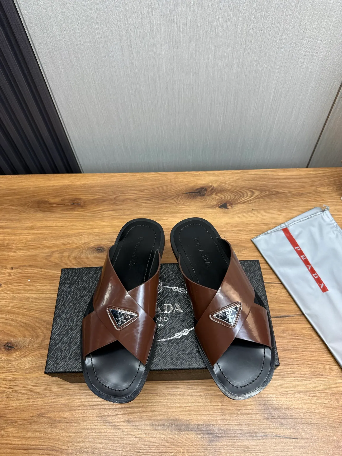 Factory price 340💰 ＰＲＡＤＡPrada - popular men's slippers hot sale 🔥 🩴Official website one to one production 38-45 sizes 45 46 🉑️Customized!